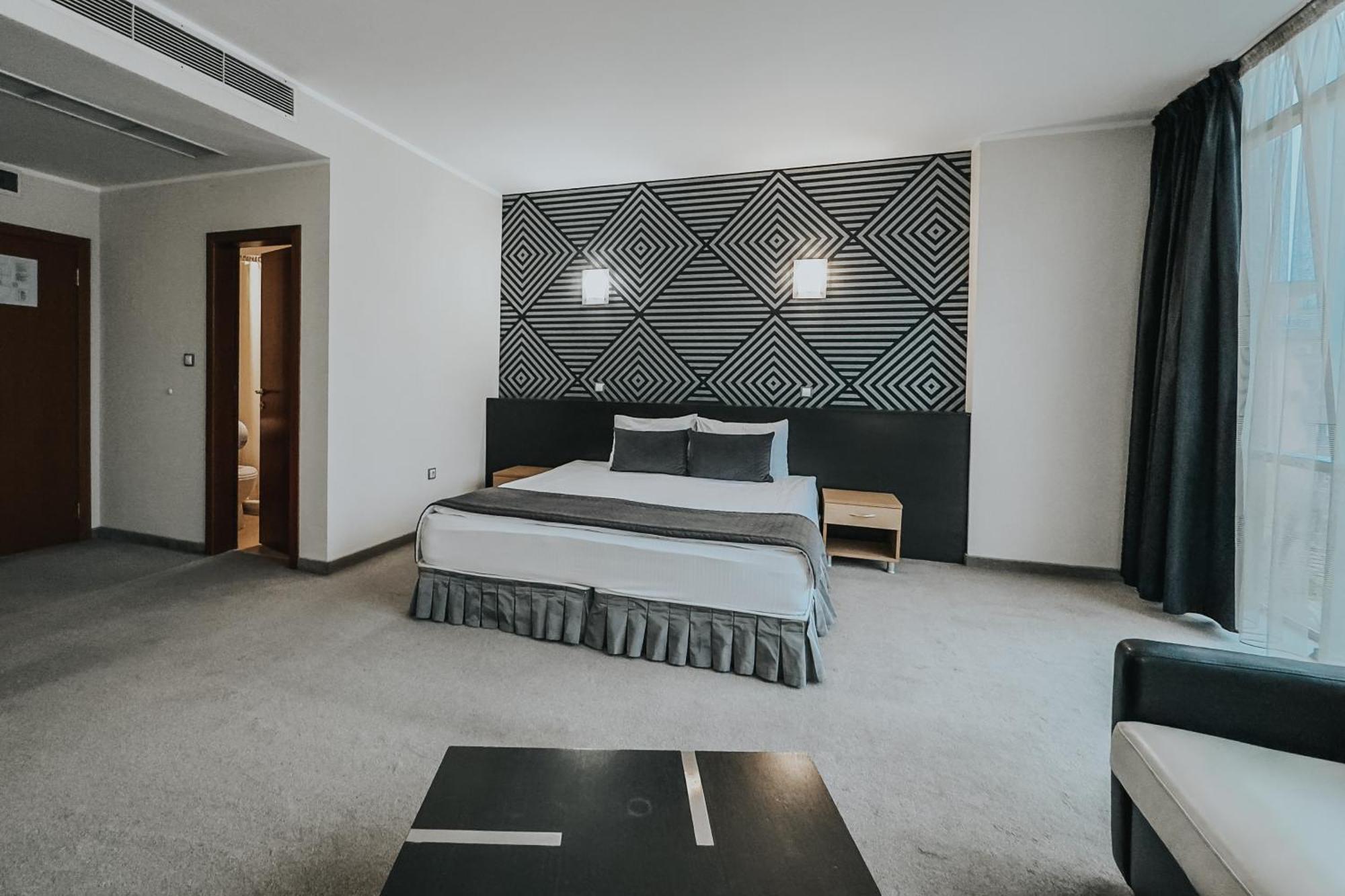 Hotel Noris プロヴディフ エクステリア 写真